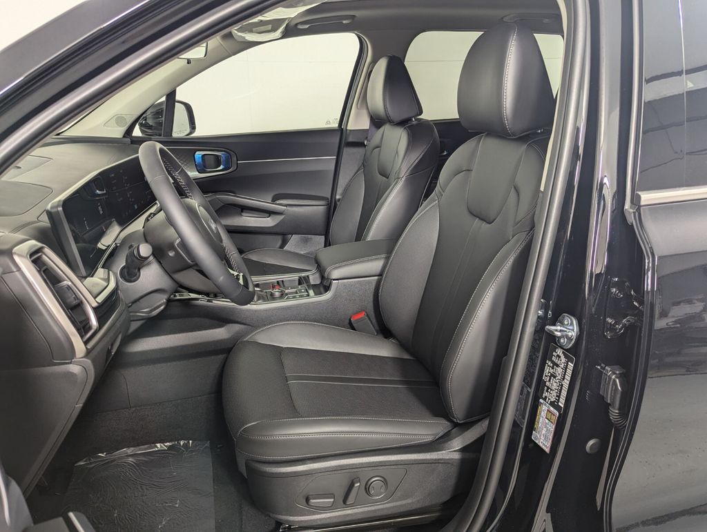 2025 Kia Sorento S - Photo 12