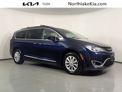 2017 Chrysler Pacifica Touring L Minivan/Van