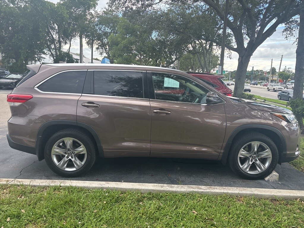 2017 Toyota Highlander Limited photo 3