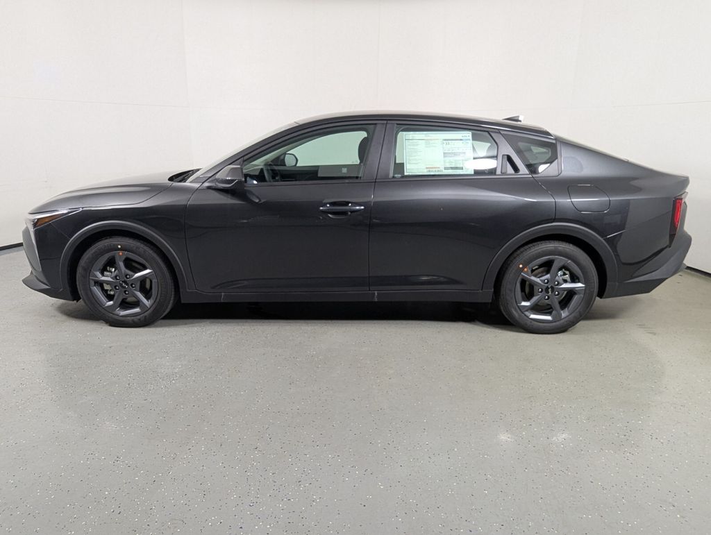 2025 Kia K4 LXS - Photo 4