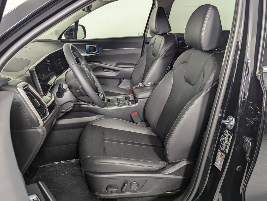 2025 Kia Sorento S - Photo 12