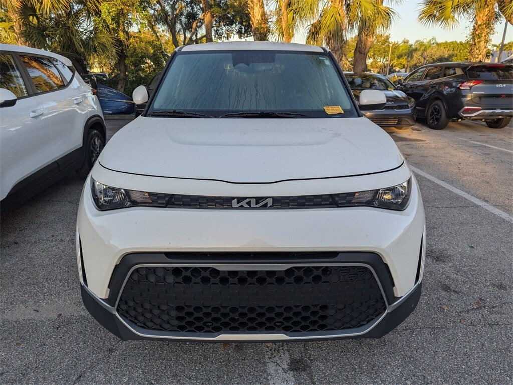2023 Kia Soul S photo 2