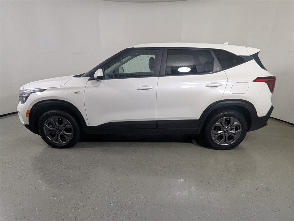 2025 Kia Seltos LX photo 4