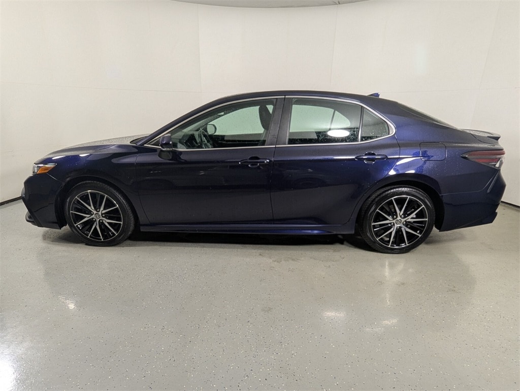 2022 Toyota Camry SE photo 4