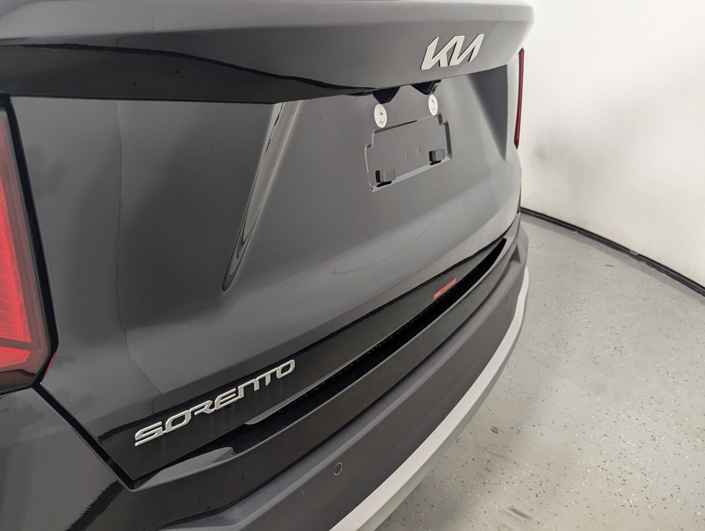 2025 Kia Sorento S - Photo 8