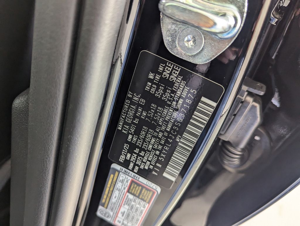 2025 Kia Sorento S - Photo 30