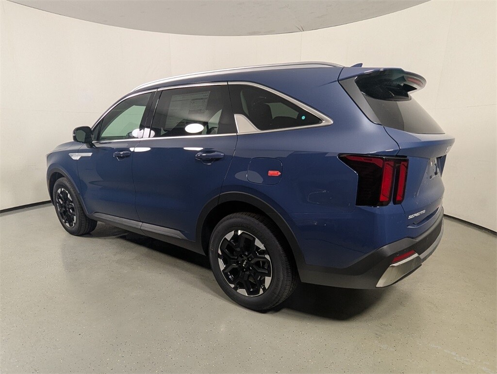 2026 Kia Sorento S photo 3
