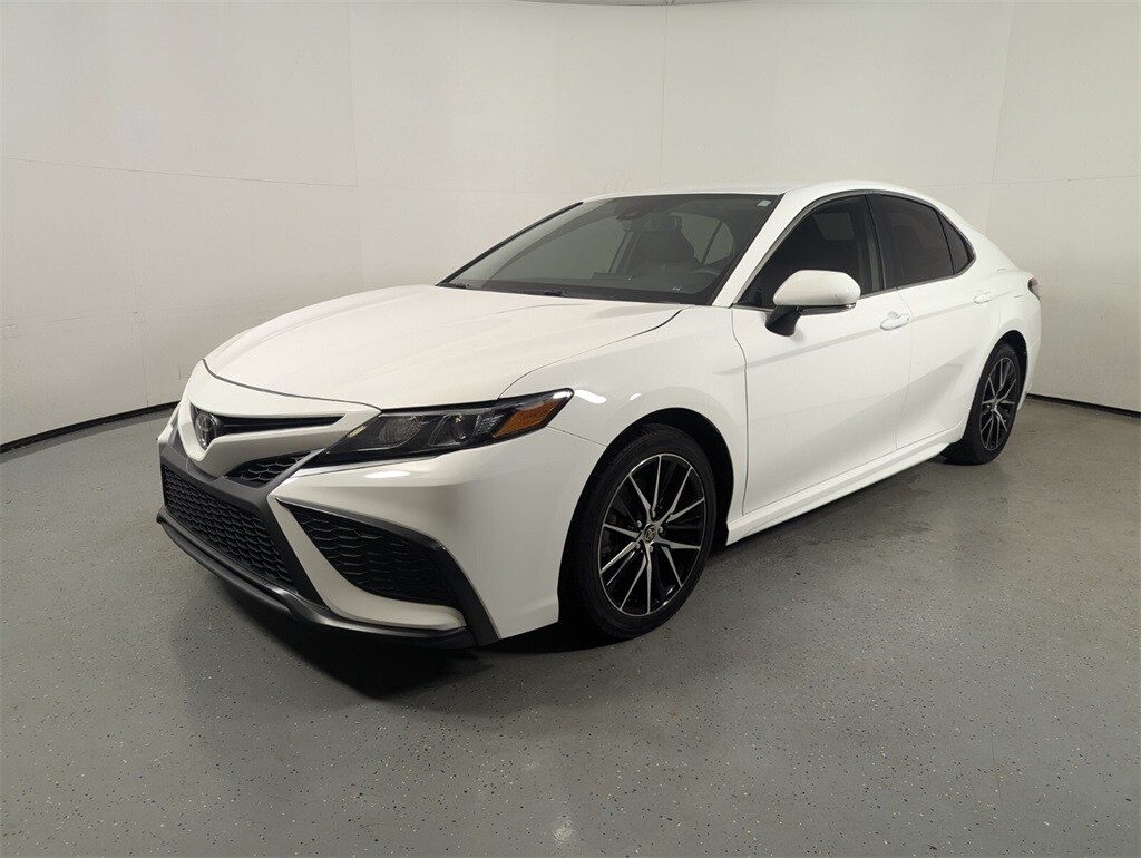 2023 Toyota Camry SE photo 3