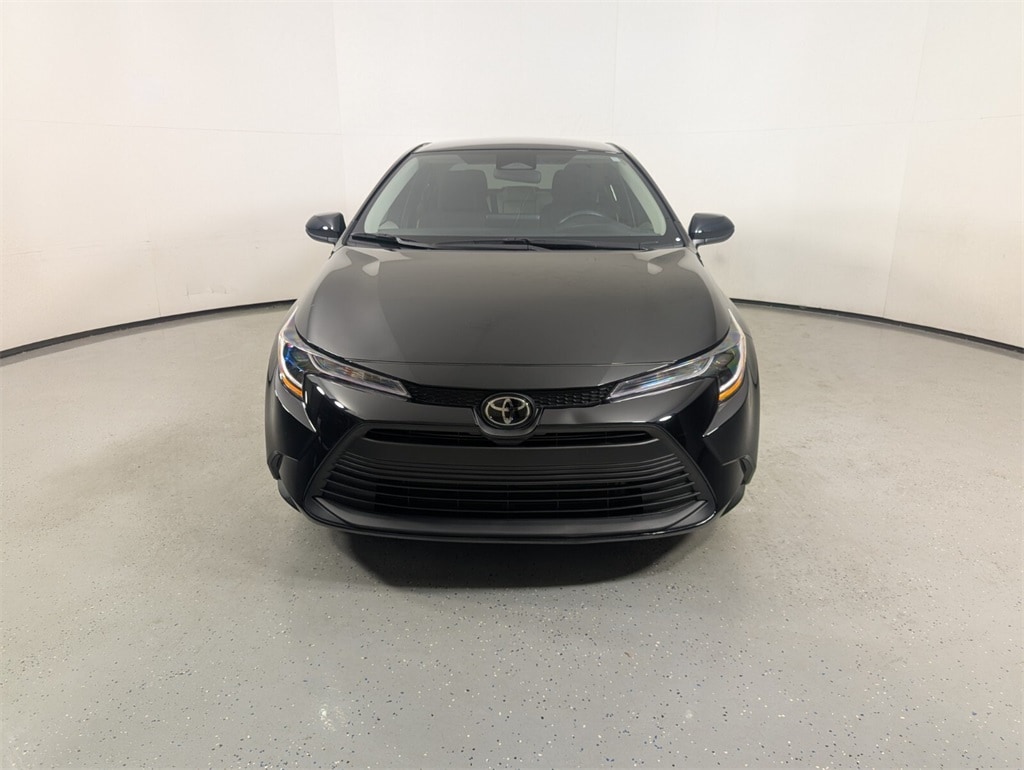 2025 Toyota Corolla LE photo 2