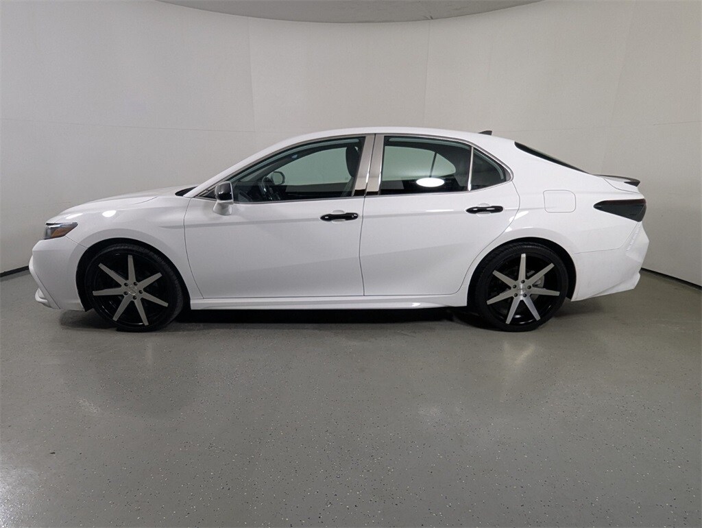 2021 Toyota Camry SE photo 4