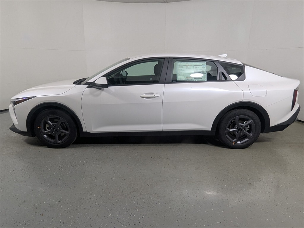 New 2025 Kia K4 LXS Sedan