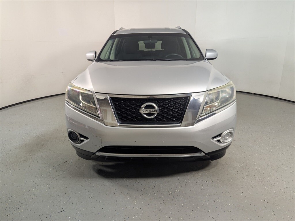 2015 Nissan Pathfinder S photo 2