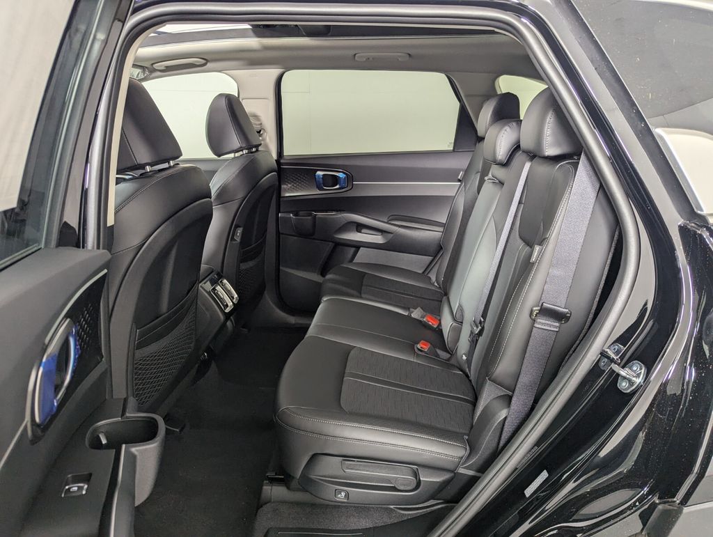 2025 Kia Sorento S - Photo 26