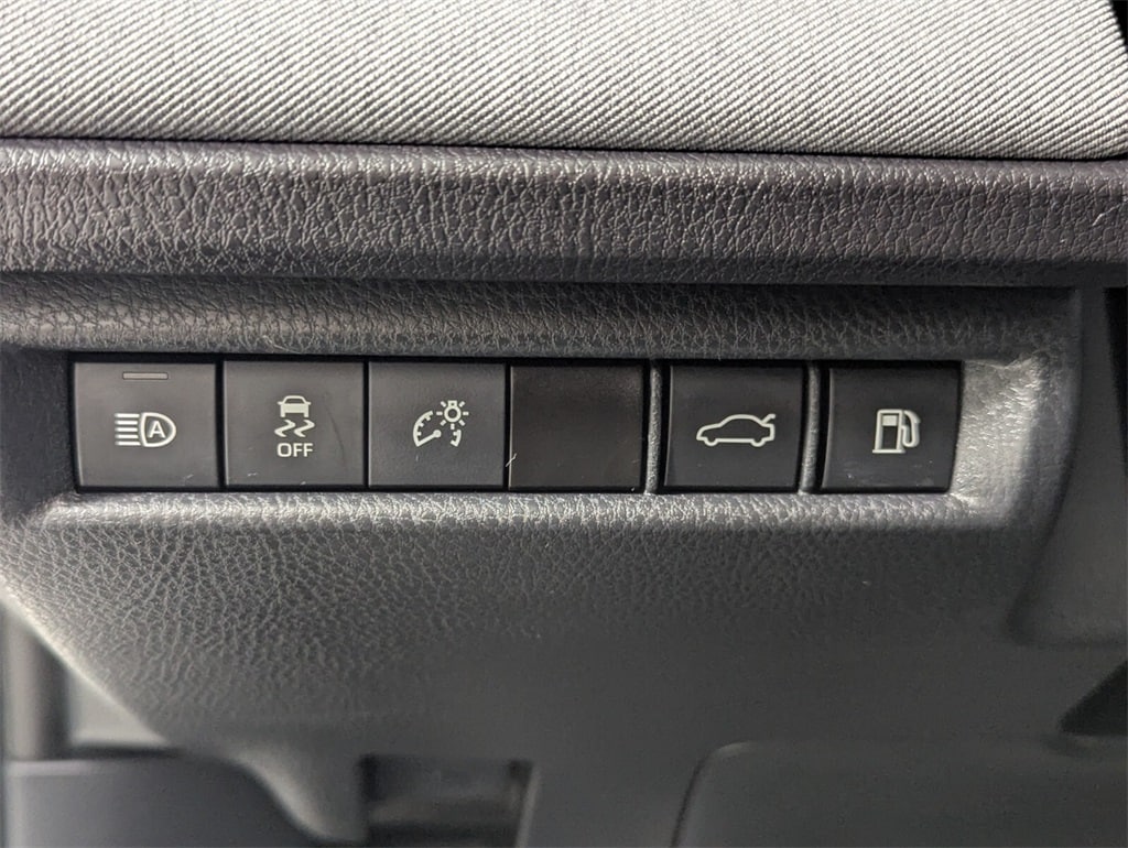 2025 Toyota Camry LE photo 11