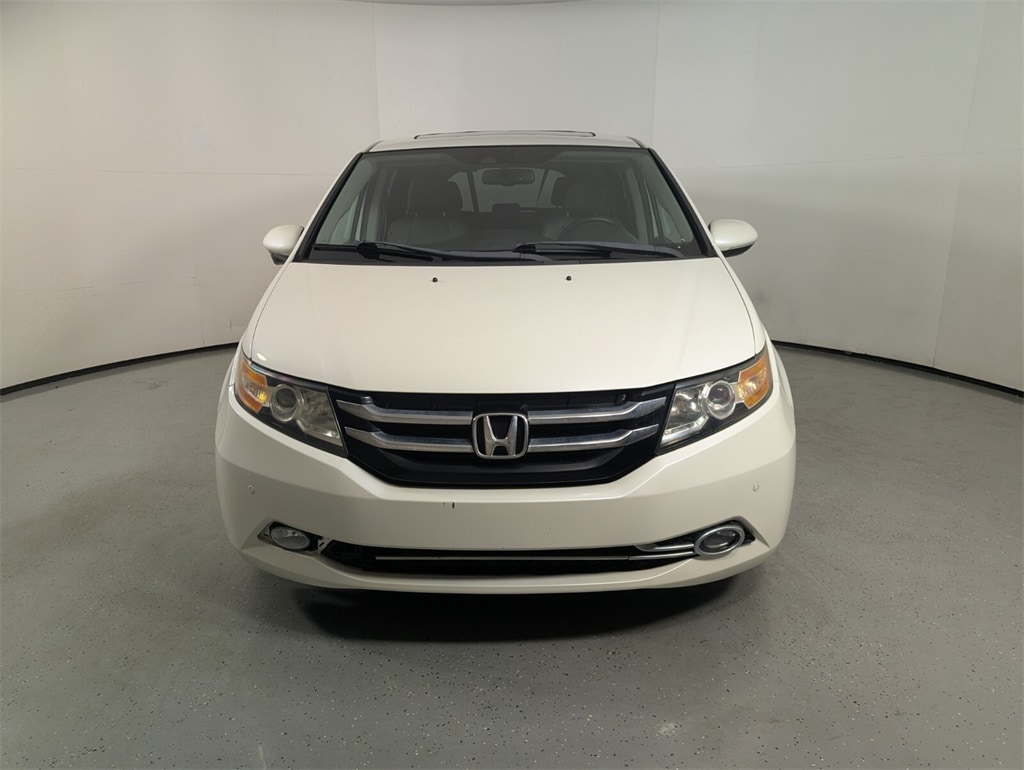 2015 Honda Odyssey Touring photo 2