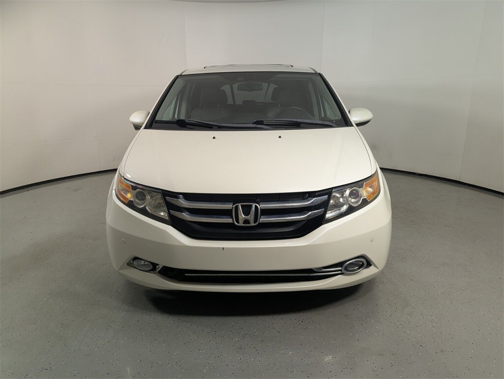 2015 Honda Odyssey Touring photo 2