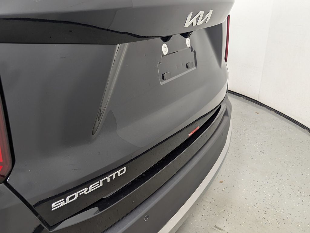2025 Kia Sorento S - Photo 8