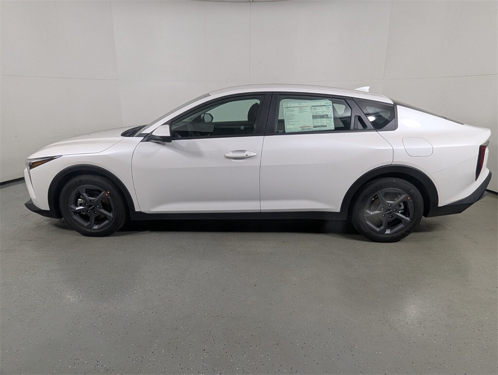 New 2025 Kia K4 LXS Sedan