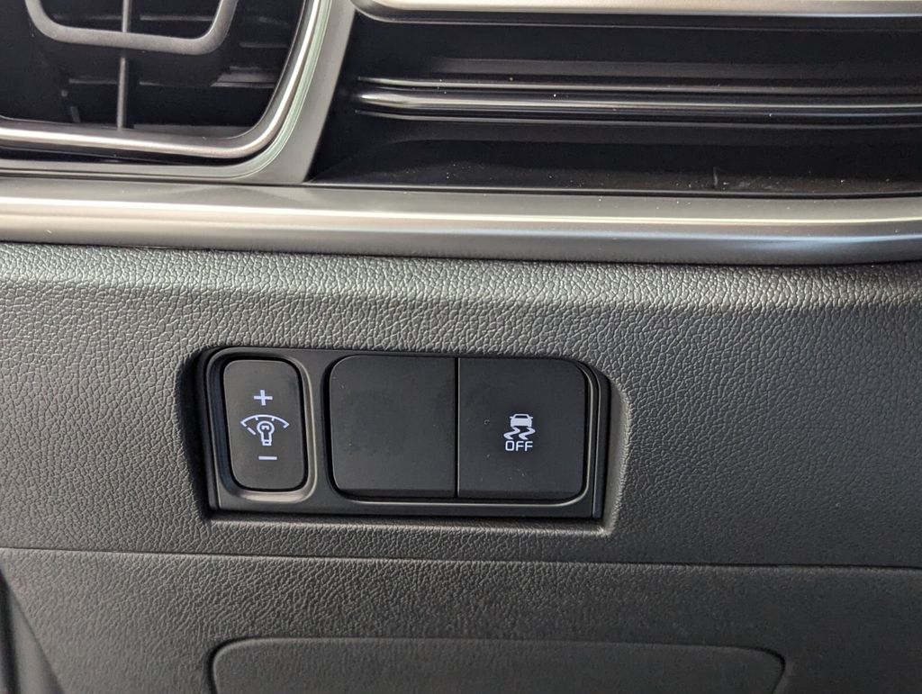 2025 Kia Sorento S - Photo 13