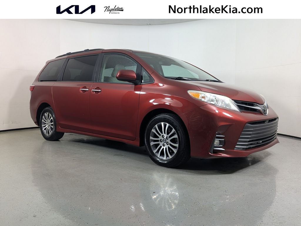 2020 Toyota Sienna XLE