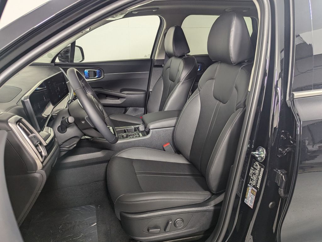 2025 Kia Sorento S - Photo 12