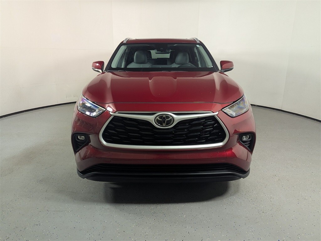 2022 Toyota Highlander XLE photo 2