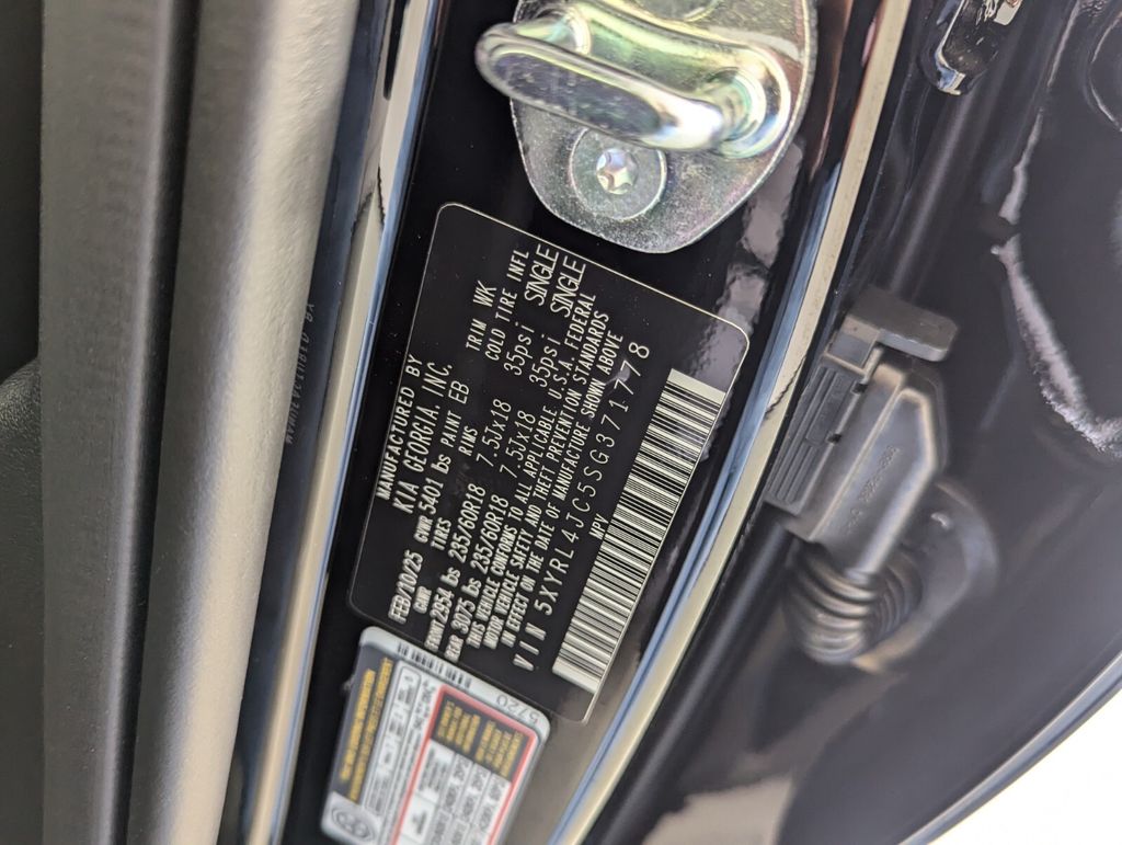 2025 Kia Sorento S - Photo 30