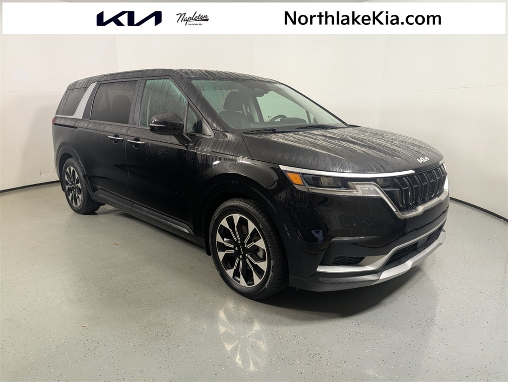 2024 Kia Carnival EX's photo