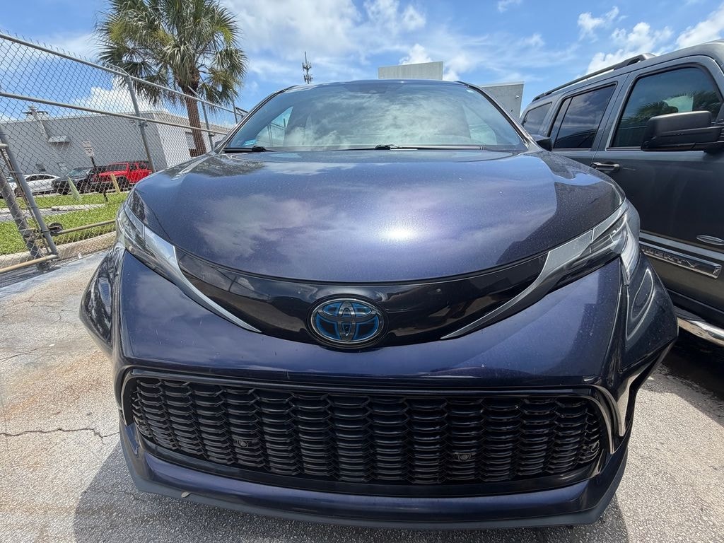 Used 2022 Toyota Sienna XSE Minivan/Van