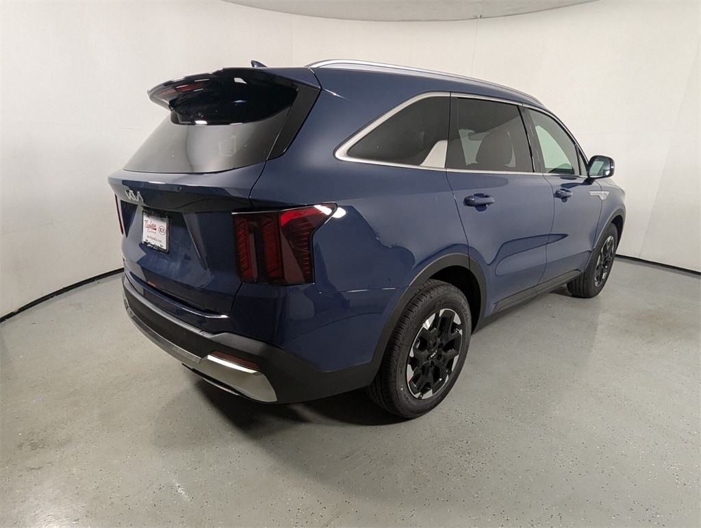 2025 Kia Sorento S photo 7