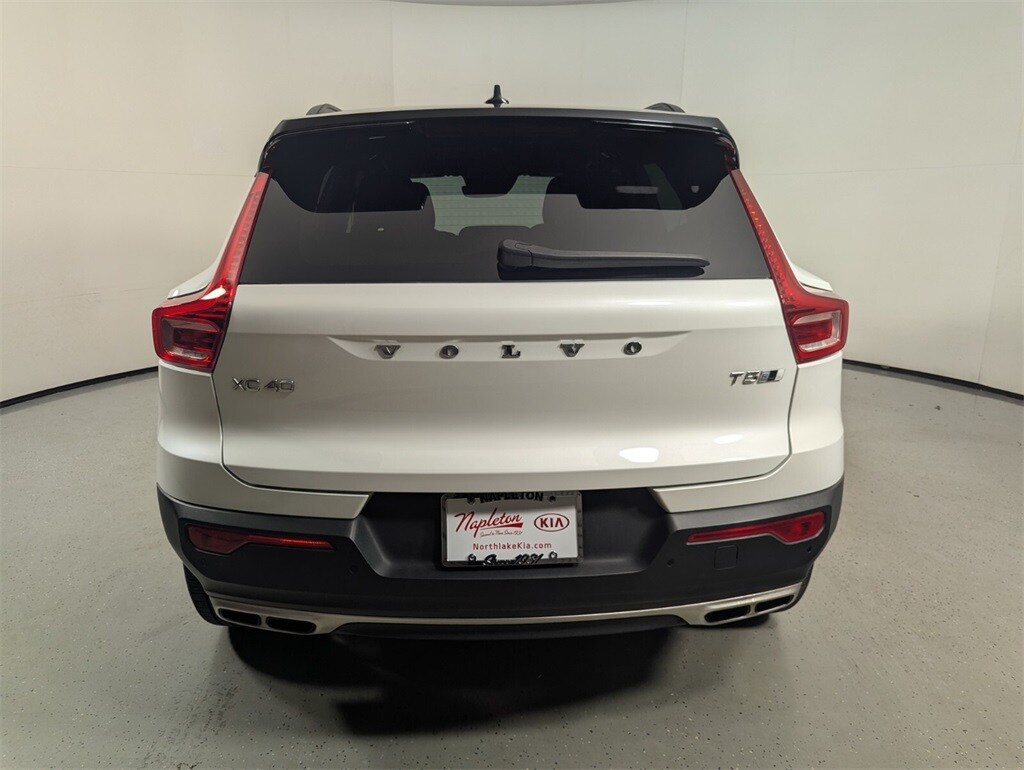 2019 Volvo XC40 R-Design photo 6