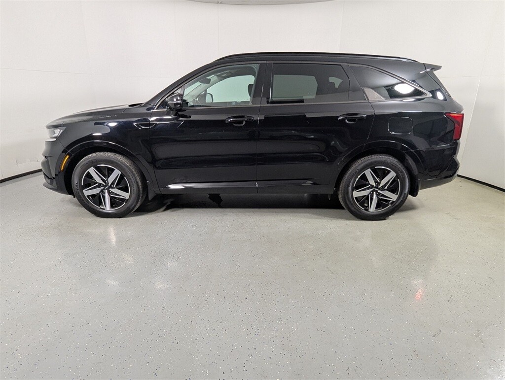 2023 Kia Sorento S photo 3