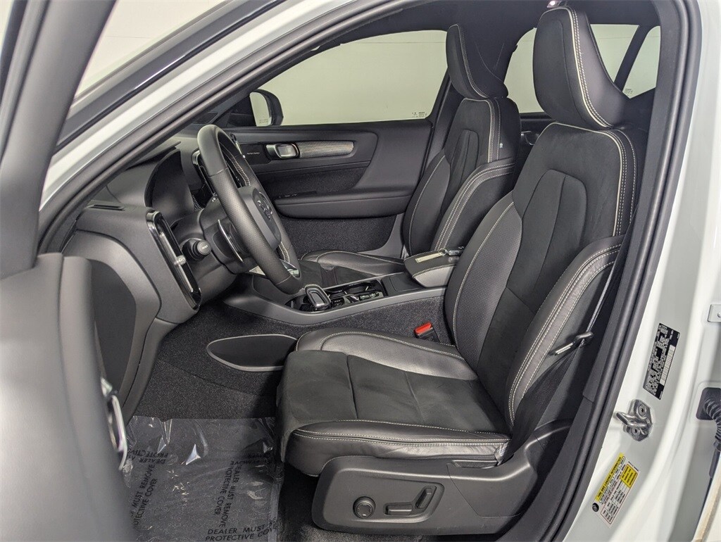 2019 Volvo XC40 R-Design photo 11