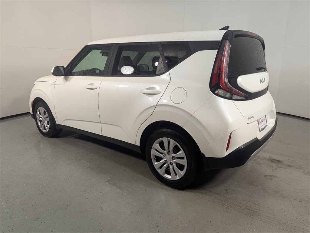 2023 Kia Soul LX photo 3