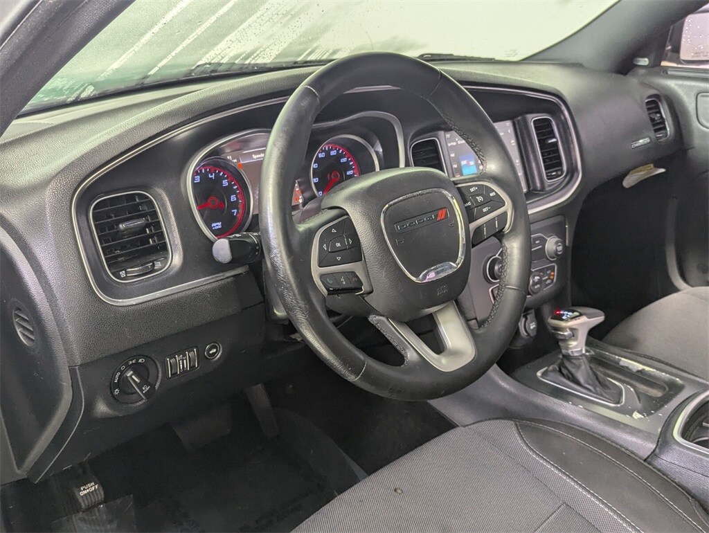 2015 Dodge Charger SXT photo 11