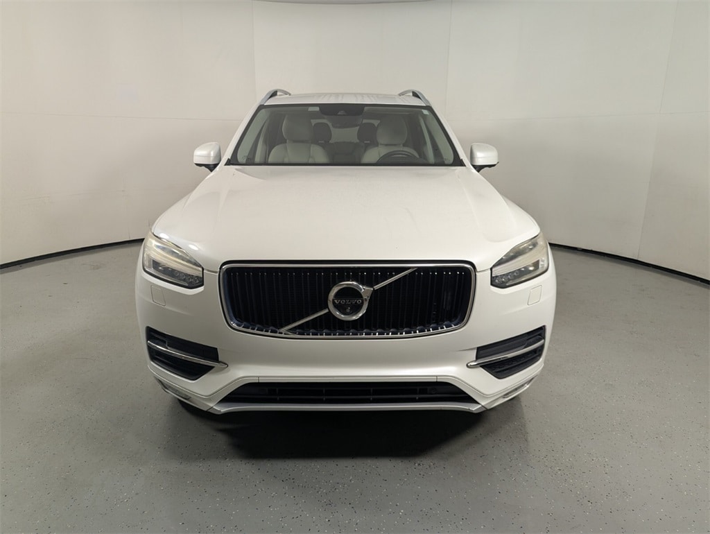 2017 Volvo XC90 T6 Momentum photo 2