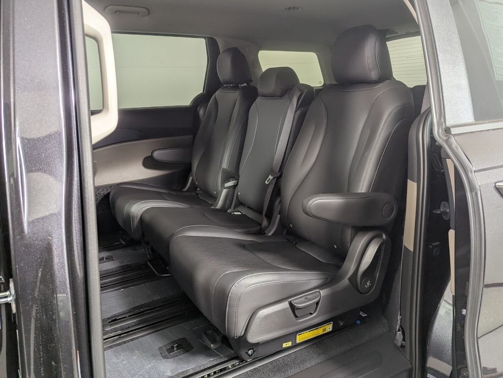 2026 Kia Carnival LXS - Photo 22