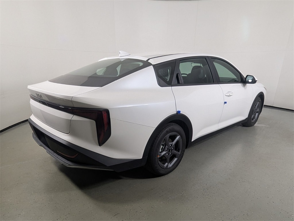 2025 Kia K4 LXS photo 6