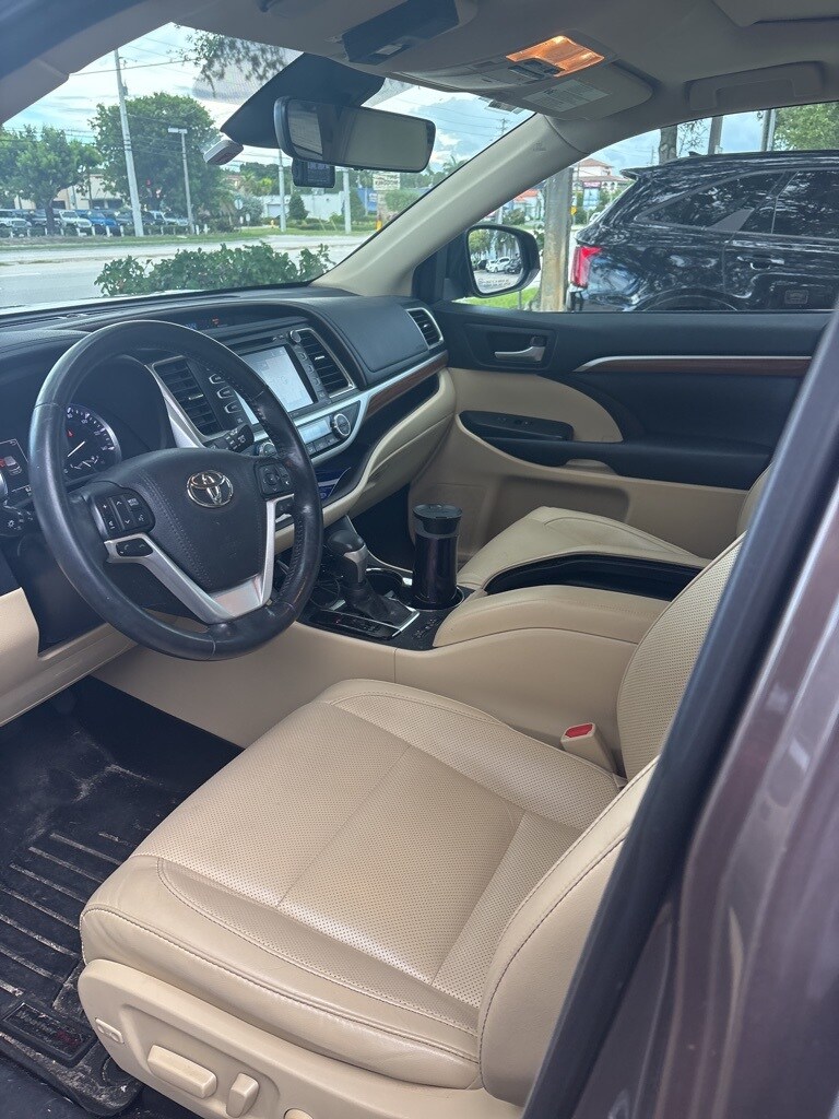 2017 Toyota Highlander Limited photo 4