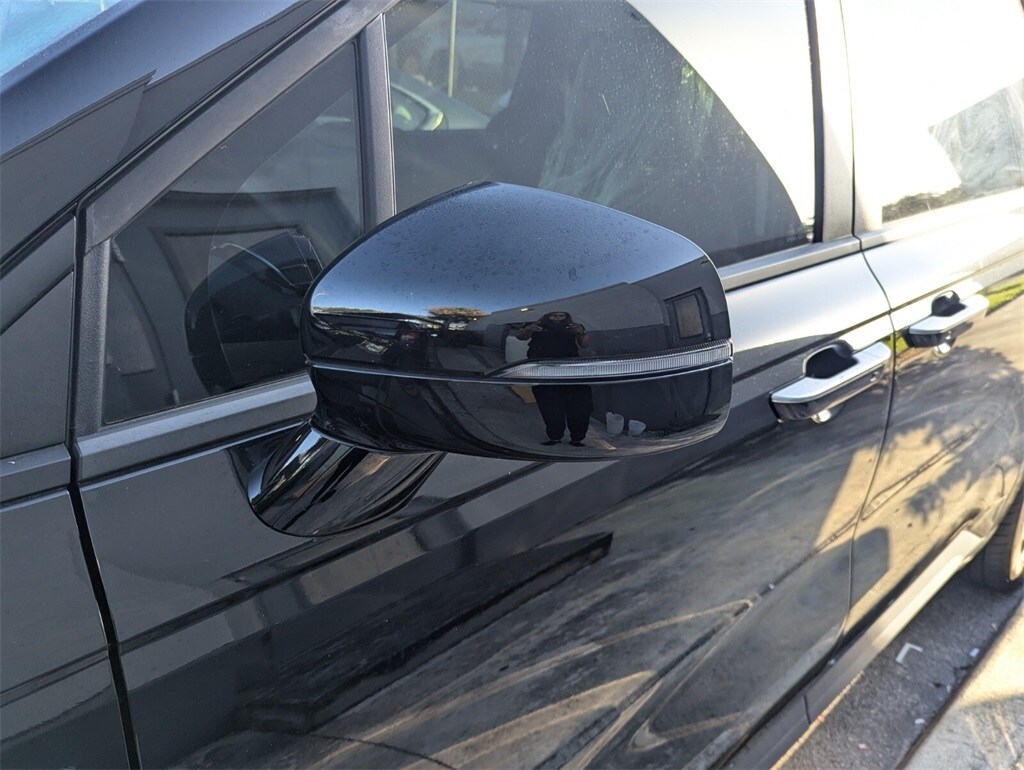 2024 Kia Carnival EX photo 3