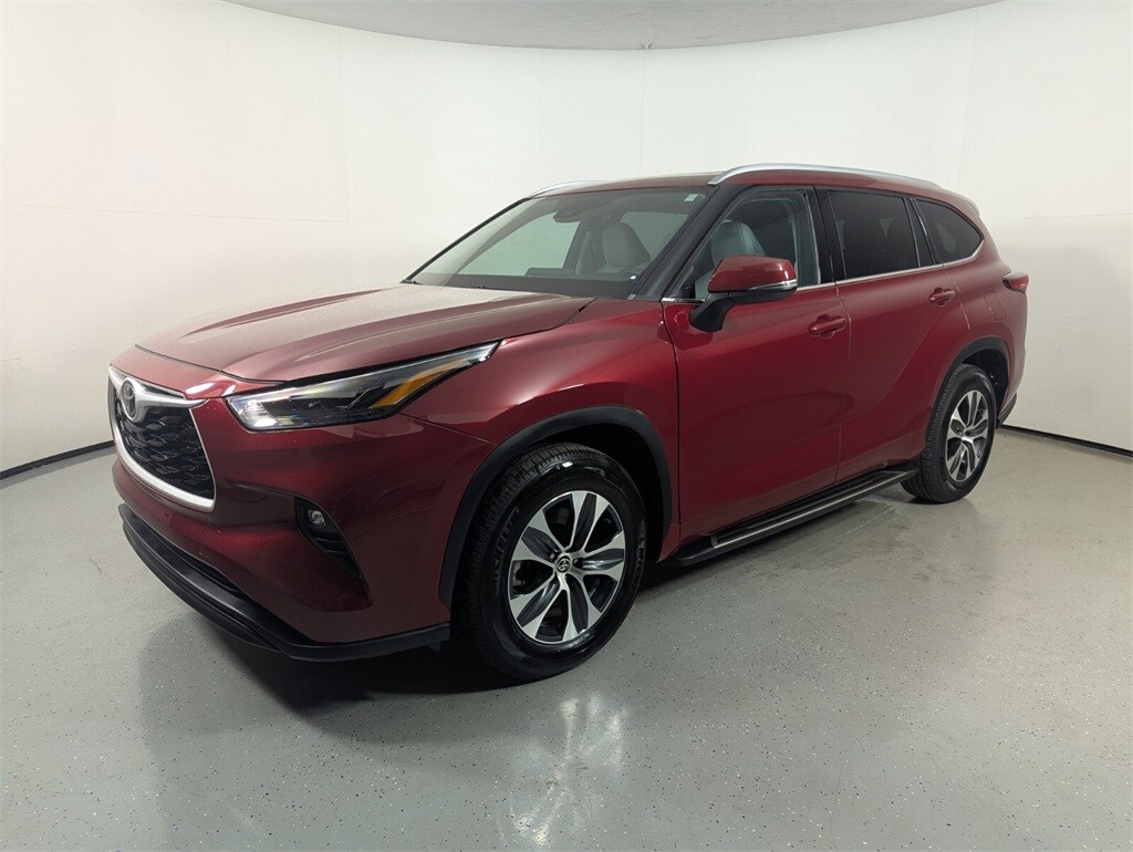 2022 Toyota Highlander XLE photo 3