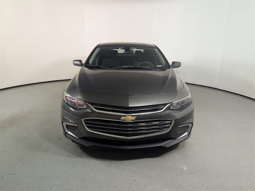 2018 Chevrolet Malibu photo 2