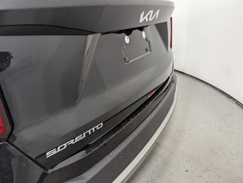 2025 Kia Sorento S - Photo 8