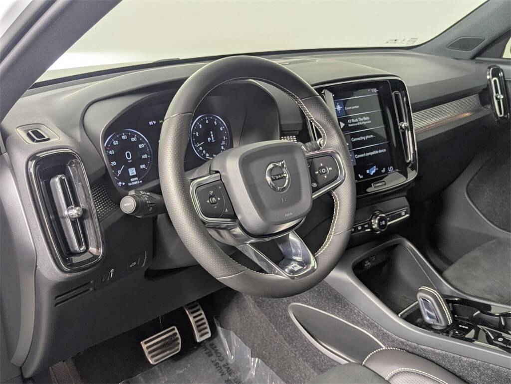 2019 Volvo XC40 R-Design photo 10