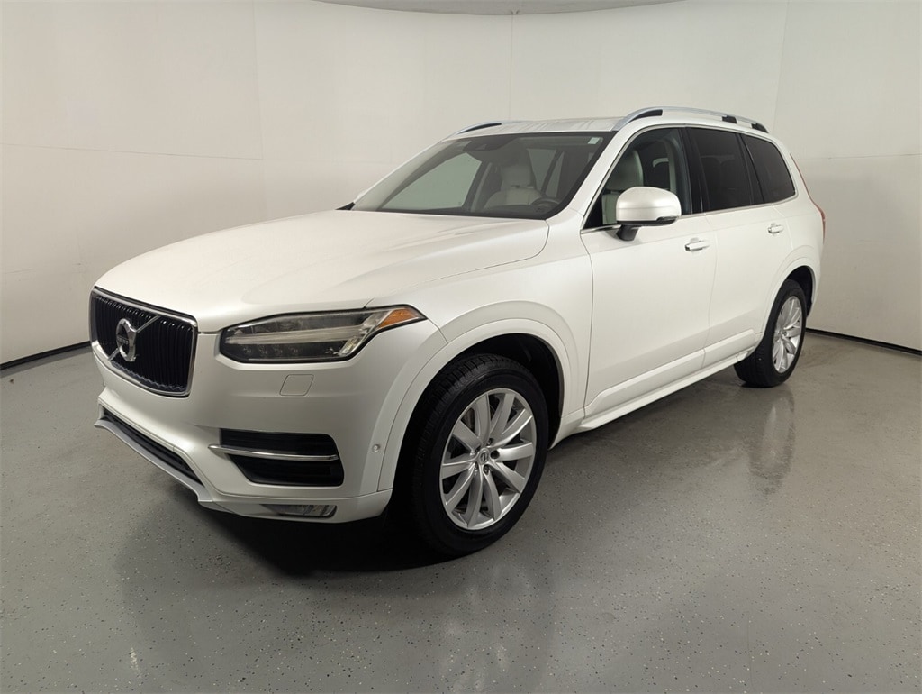 2017 Volvo XC90 T6 Momentum photo 3