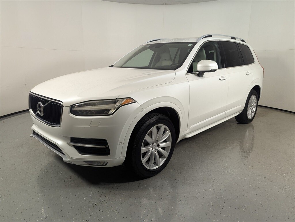 2017 Volvo XC90 T6 Momentum photo 3