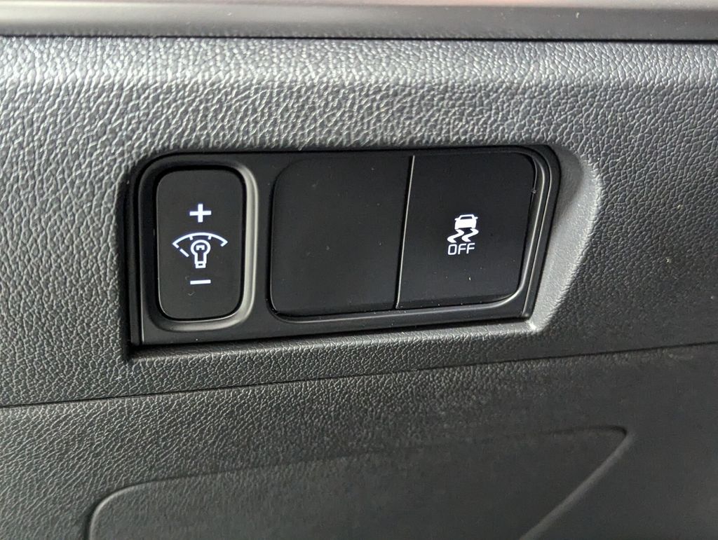 2025 Kia Sorento S - Photo 13
