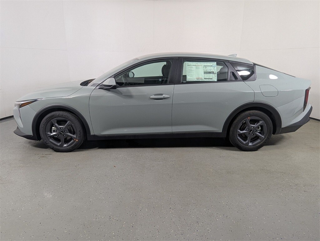 New 2025 Kia K4 LXS Sedan