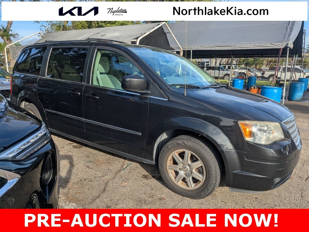 2009 Chrysler Town & Country Touring's photo