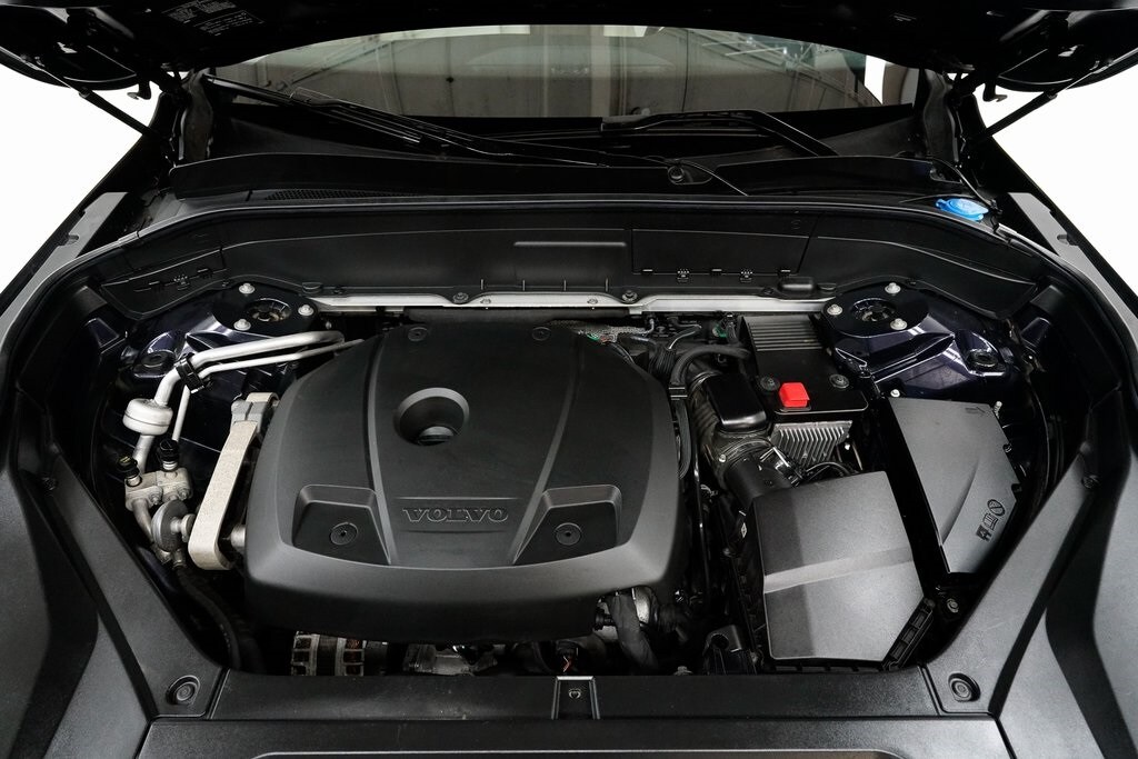 2016 Volvo XC90 T6 Momentum photo 4